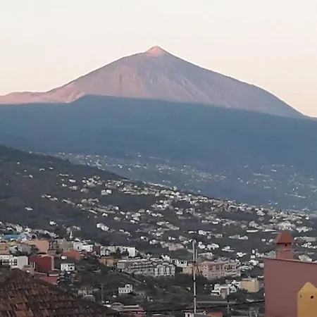 Espectaculares Vistas Al Majestuoso Teide Y Al Mar